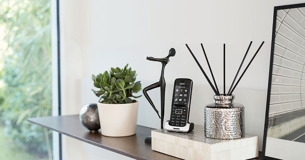 6 Reasons to Keep Your Landline Phone