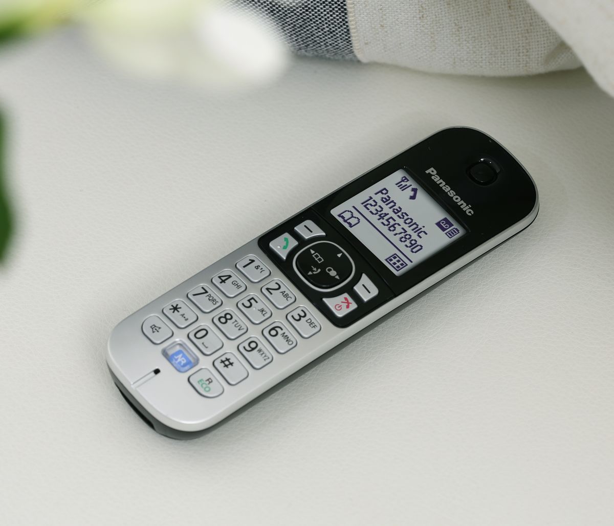 Panasonic KX-TG 6821 Cordless Phone, Single Handset with Answer Machine Landline Phones Panasonic