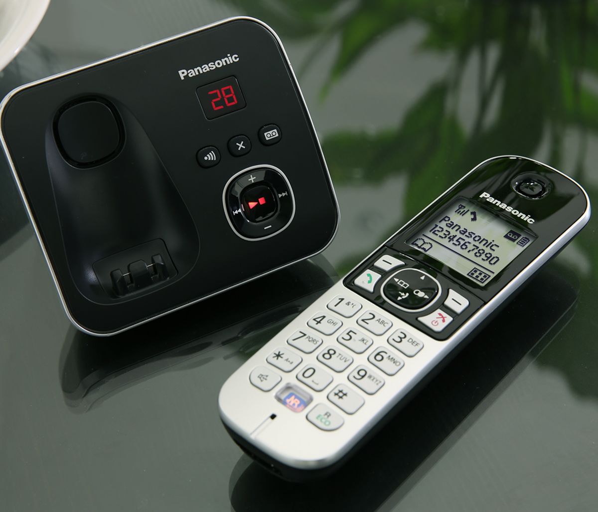 Panasonic KX-TG 6821 Cordless Phone, Single Handset with Answer Machine Landline Phones Panasonic