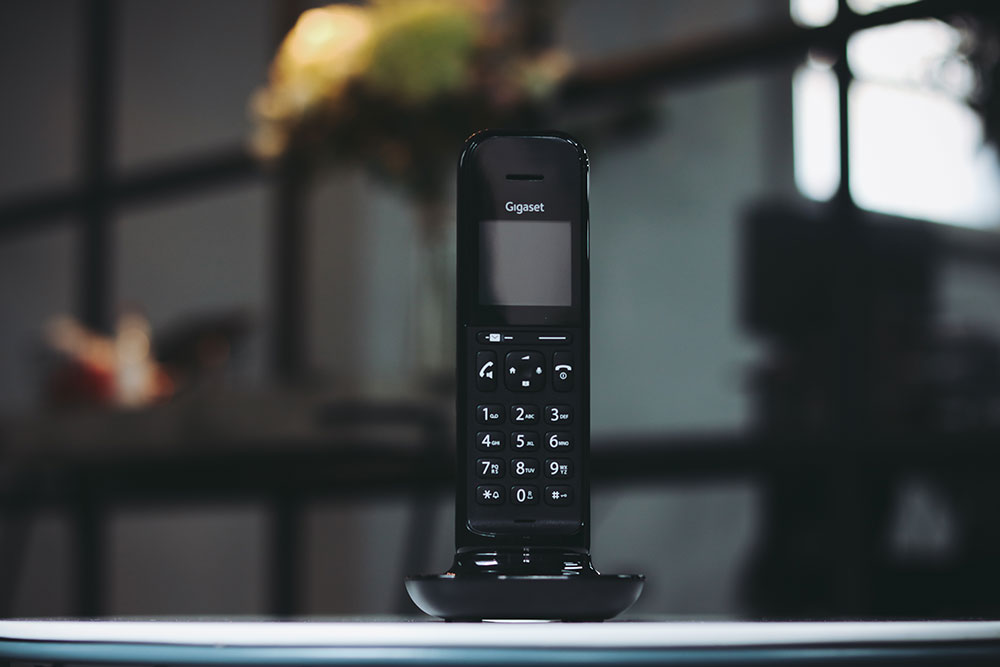 Gigaset Hello Phone Designer Cordless Phone - Black, Single Handset with Answer Machine Landline Phones Gigaset