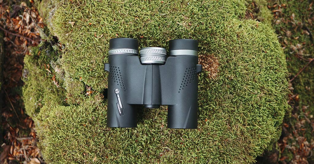 Bresser Condor compact binoculars on moss-covered rock