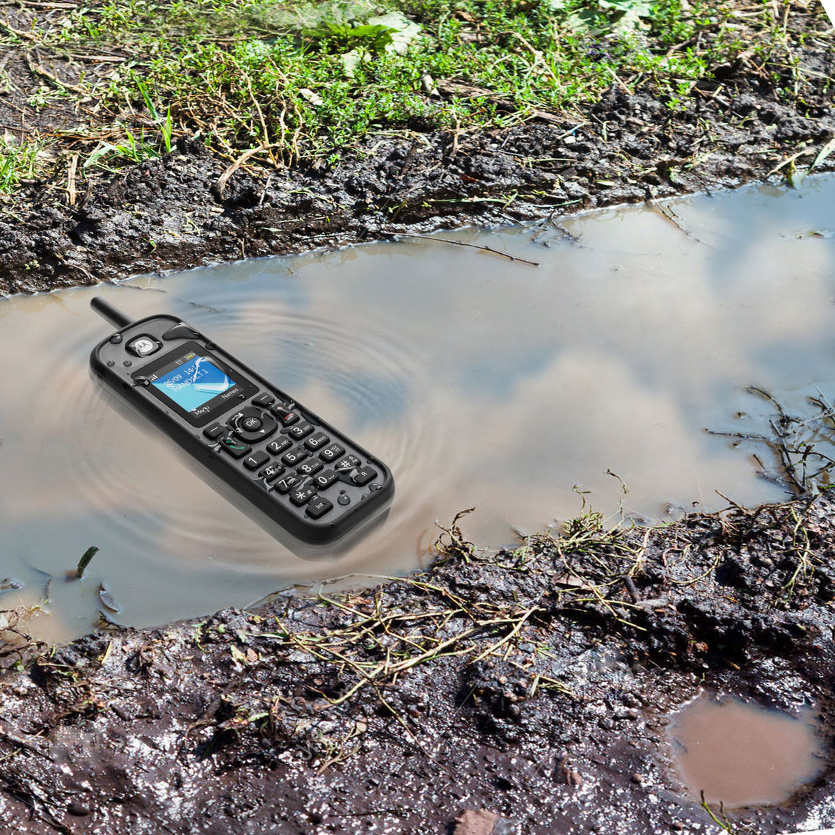 Motorola O206 Long Range Cordless Phone, Six Handsets Landline Phones Motorola