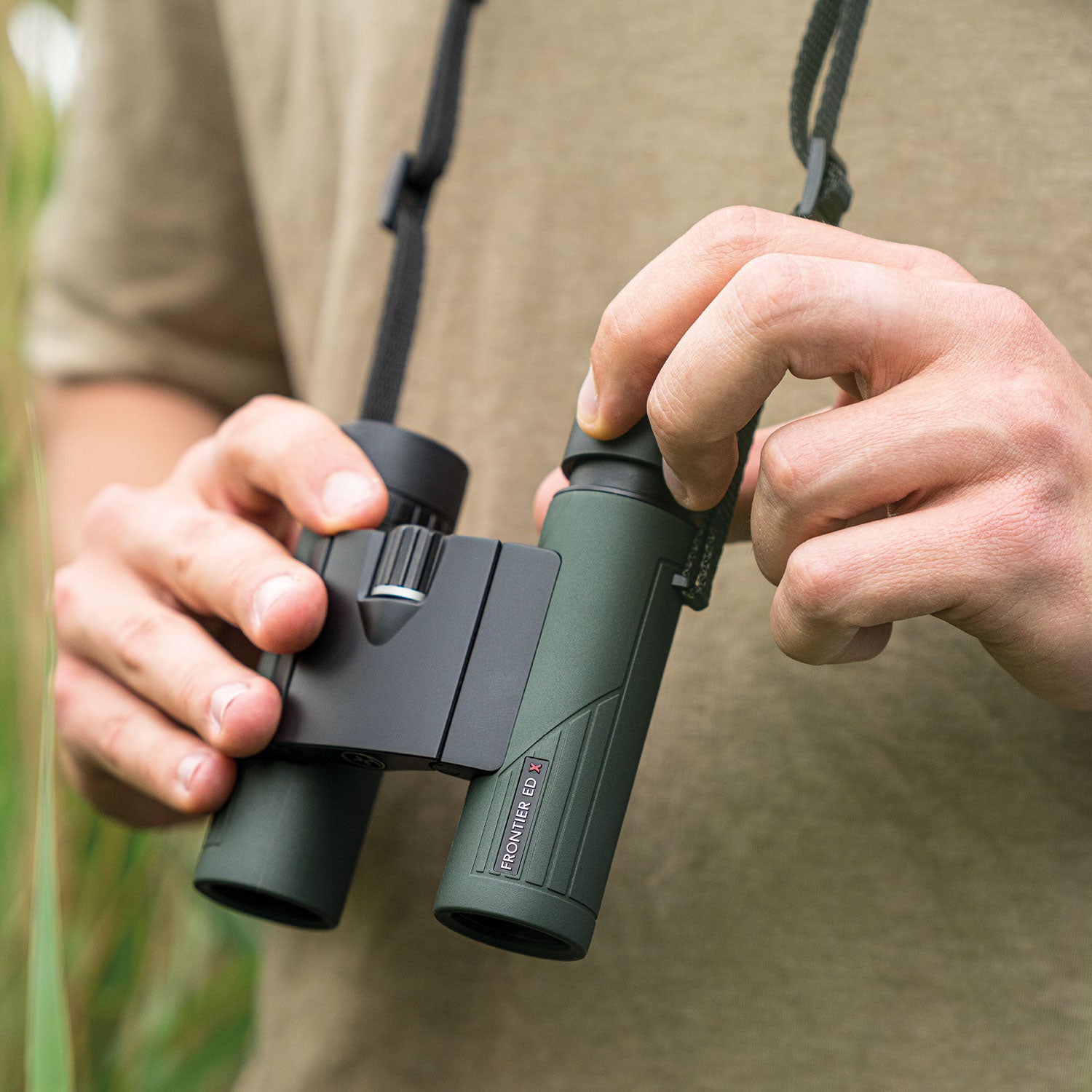 Hawke Frontier EDX 8x25 Compact Binoculars Binoculars Hawke