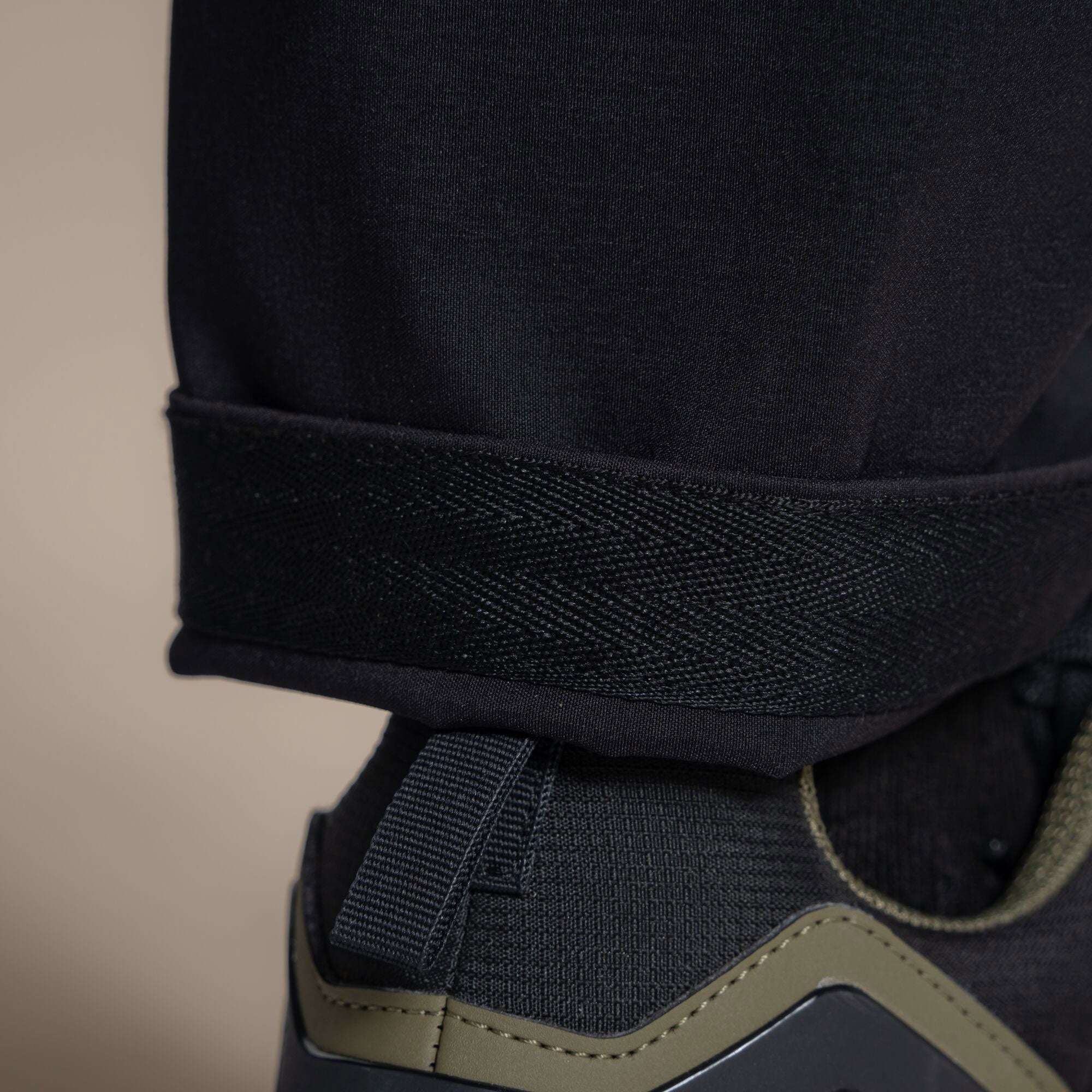 Craghoppers Men's Kiwi Pro III Trousers | Black Clothing Craghoppers